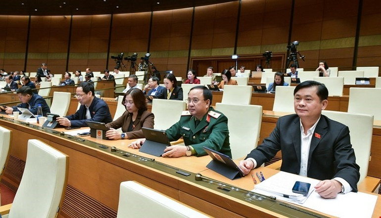 Quốc hội biểu quyết thông qua Luật sửa đổi, bổ sung một số điều của Luật Sĩ quan Quân đội nhân dân Việt Nam Quốc hội biểu quyết thông qua Luật sửa đổi, bổ sung một số điều của Luật Sĩ quan Quân đội nhân dân Việt Nam