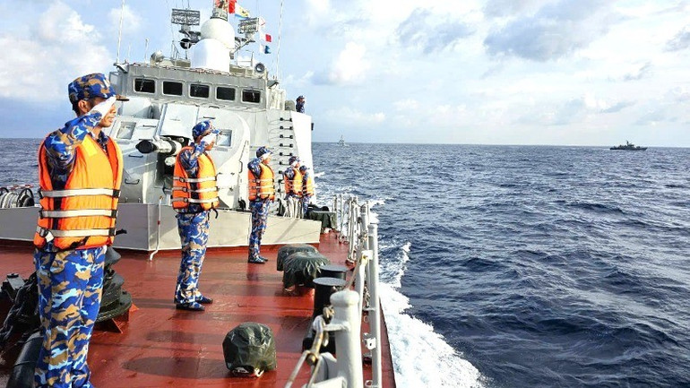 Cán bộ, chiến sĩ Tàu 265, Vùng 5 Hải quân chào tạm biệt Biên đội tàu Hải quân Hoàng gia Thái Lan sau khi kết thúc tuần tra chung lần thứ 50. 1732171732631-4722.jpg