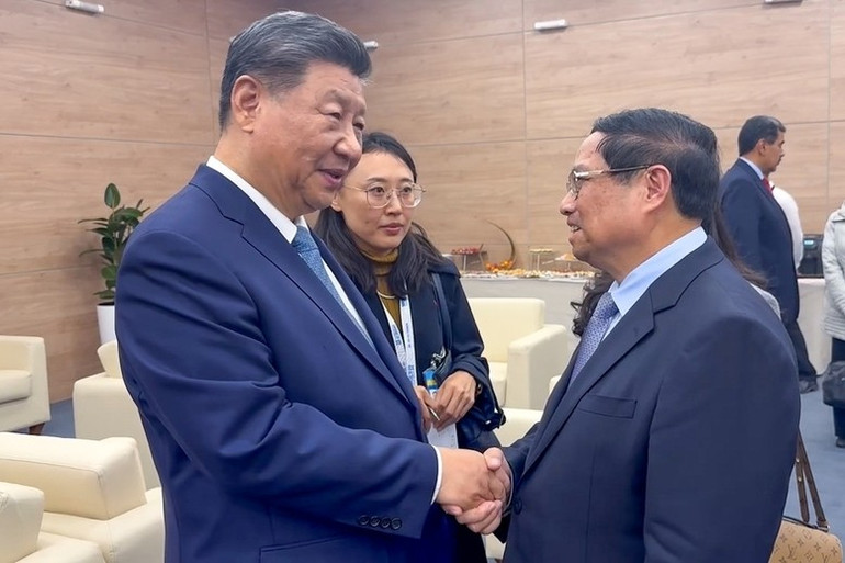 Thủ tướng Phạm Minh Chính tại cuộc gặp ngắn với Tổng Bí thư, Chủ tịch nước Trung Quốc Tập Cận Bình Thủ tướng Phạm Minh Chính tại cuộc gặp ngắn với Tổng Bí thư, Chủ tịch nước Trung Quốc Tập Cận Bình
