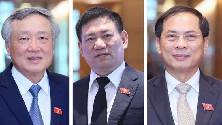 Chân dung 3 tân Phó Thủ tướng vừa được Quốc hội phê chuẩn bổ nhiệm, gồm: ông Nguyễn Hòa Bình, ông Hồ Đức Phớc và ông Bùi Thanh Sơn. 090.jpg