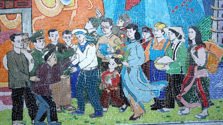 Các tác phẩm tranh gốm nổi bật tình nghĩa quân dân đoàn kết, sum vầy. Các tác phẩm tranh gốm nổi bật tình nghĩa quân dân đoàn kết, sum vầy.