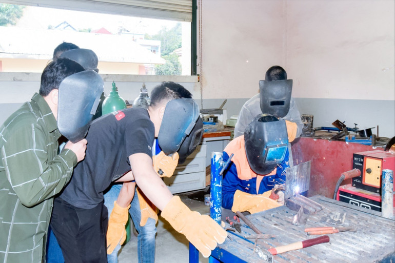 Học sinh học nghề tại Trường Cao đẳng Bắc Kạn. Nghe-1.jpg
