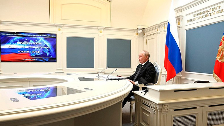 Tổng thống Putin tham gia quan sát cuộc tập trận qua màn hình video trực tuyến. (Ảnh: KREMLIN.RU) Tổng thống Putin tham gia quan sát cuộc tập trận qua màn hình video trực tuyến. (Ảnh: KREMLIN.RU)