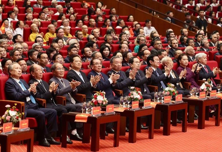 Các đồng chí lãnh đạo, nguyên lãnh đạo Đảng, Nhà nước dự Lễ kỷ niệm cấp quốc gia 70 năm Ngày Giải phóng Thủ đô (10/10/1954 - 10/10/2024) - Ảnh: VGP/Gia Huy Các đồng chí lãnh đạo, nguyên lãnh đạo Đảng, Nhà nước dự Lễ kỷ niệm cấp quốc gia 70 năm Ngày Giải phóng Thủ đô (10/10/1954 - 10/10/2024) - Ảnh: VGP/Gia Huy