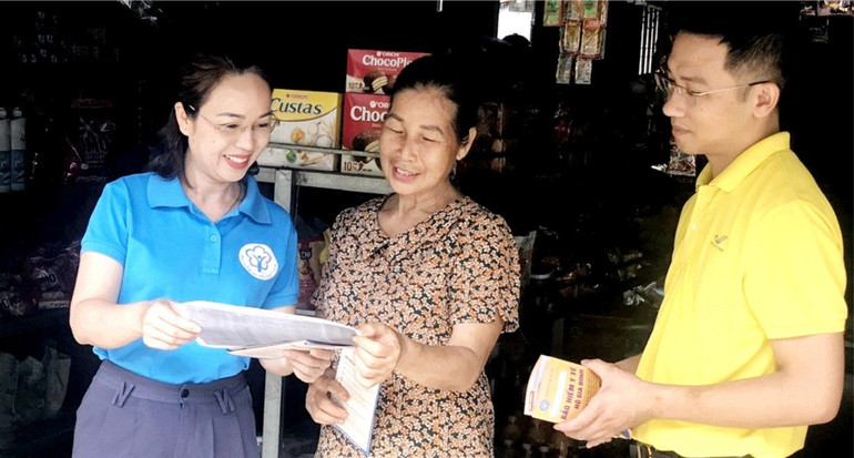 Cán bộ BHXH liên huyện Chợ Đồn – Bạch Thông phối hợp tuyên truyền trực tiếp chính sách BHXH tự nguyện đến người dân trên địa bàn huyện Bạch Thông. truyen-thong-bac-kan-2-2025.jpg
