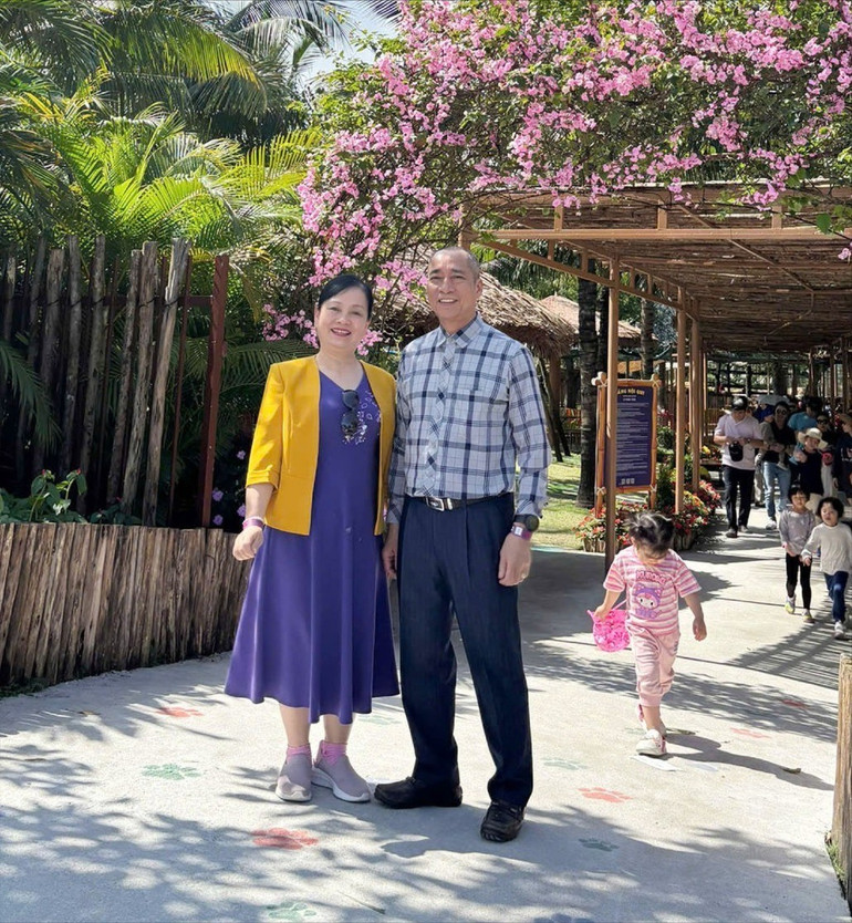 Vợ chồng anh Nguyễn Văn Toàn và chị Đoàn Thị Hằng cho rằng chăm sóc, giúp đỡ trẻ em và người khuyết tật cần sự chung tay của cả xã hội. t2-ck-9809.jpg