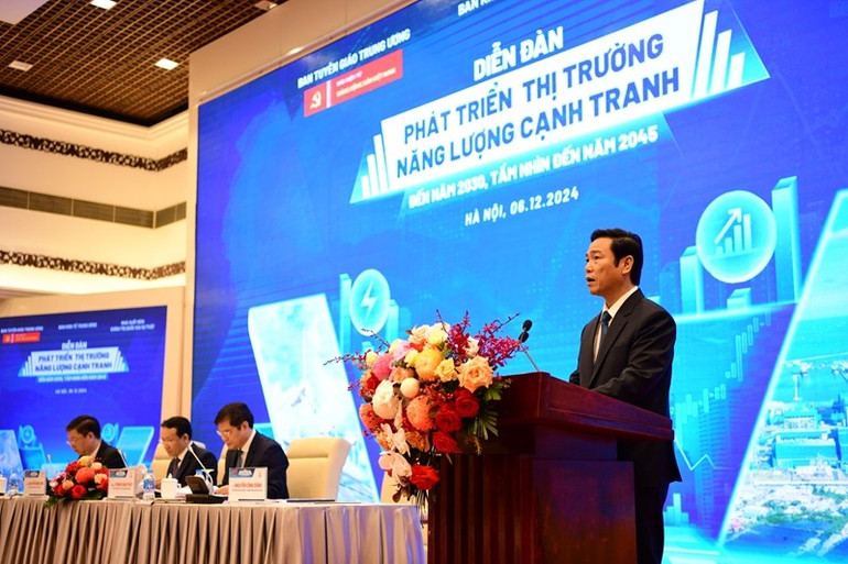 TS. Nguyễn Công Dũng, Tổng Biên tập Báo điện tử Đảng Cộng sản Việt Nam phát biểu khai mạc Diễn đàn. TS. Nguyễn Công Dũng, Tổng Biên tập Báo điện tử Đảng Cộng sản Việt Nam phát biểu khai mạc Diễn đàn.