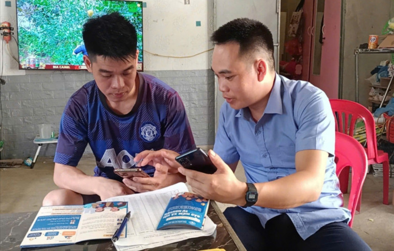 Hướng dẫn người dân xã Cổ Linh (Pác Nặm) cài đặt ứng dụng số VssID. z5822450073200_9ebd80776b1782fc3d12f7930c20e189.jpg