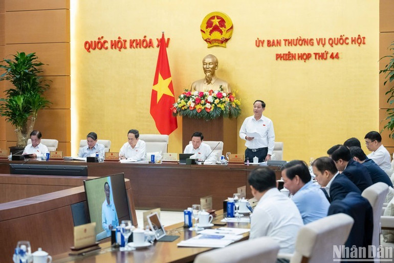 Phó Chủ tịch Quốc hội Trần Quang Phương điều hành phiên họp. (Ảnh: DUY LINH) Phó Chủ tịch Quốc hội Trần Quang Phương điều hành phiên họp. (Ảnh: DUY LINH)
