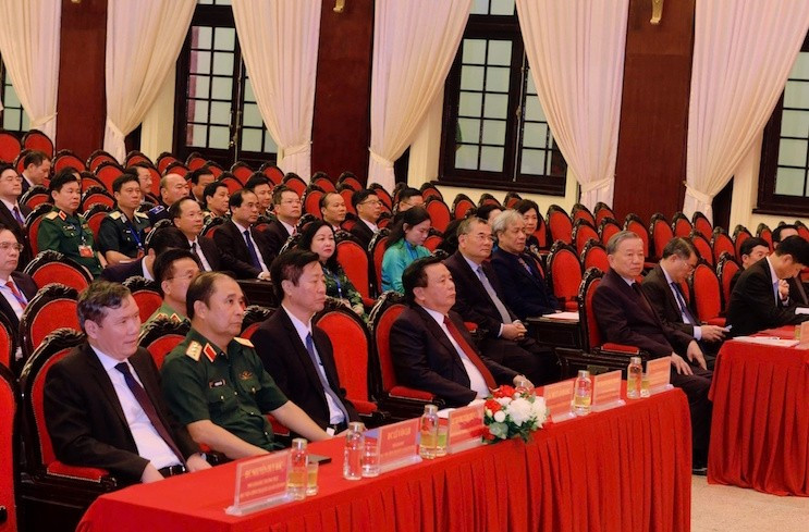 Đại biểu dự khai giảng Lớp bồi dưỡng, cập nhật kiến thức, kỹ năng đối với cán bộ quy hoạch Ủy viên Ban Chấp hành Trung ương Đảng khóa XIV (Lớp thứ hai). Đại biểu dự khai giảng Lớp bồi dưỡng, cập nhật kiến thức, kỹ năng đối với cán bộ quy hoạch Ủy viên Ban Chấp hành Trung ương Đảng khóa XIV (Lớp thứ hai).