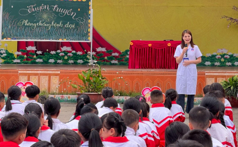 Tuyên truyền phòng bệnh dại tại Trường Tiểu học Huyền Tụng (TP. Bắc Kạn). z5334457713164_769a2cd8e87dbd2e795aac843030f7a5.jpg