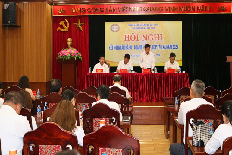 Hội nghị kết nối Ngân hàng với doanh nghiệp, HTX trên địa bàn tỉnh nhằm tháo gỡ khó khăn về tiếp cận nguồn vốn để phát triển sản xuất. kết nối NH.jpg