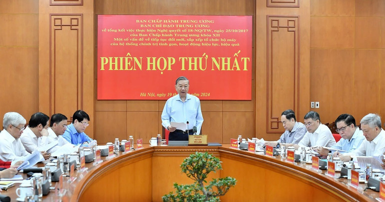 Tổng Bí thư Tô Lâm chủ trì Phiên họp thứ nhất Ban Chỉ đạo Trung ương tổng kết việc thực hiện Nghị quyết số 18-NQ/TW, ngày 25/10/2017 của Ban Chấp hành Trung ương khóa XII về một số vấn đề về tiếp tục đổi mới, sắp xếp tổ chức bộ máy của hệ thống chính trị tinh gọn, hoạt động hiệu lực, hiệu quả. (Ảnh: ĐĂNG KHOA) tinh-gon-bo-may-7581.jpg