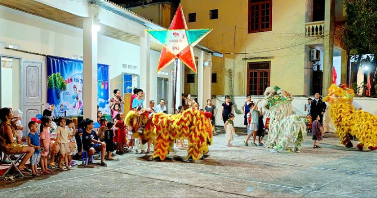 Để sẻ chia với thiếu nhi, học sinh vùng bị thiên tai, Tết Trung thu năm 2024 trên phạm vi toàn tỉnh được tổ chức ngắn gọn, tiết kiệm. Mua-lan.jpg