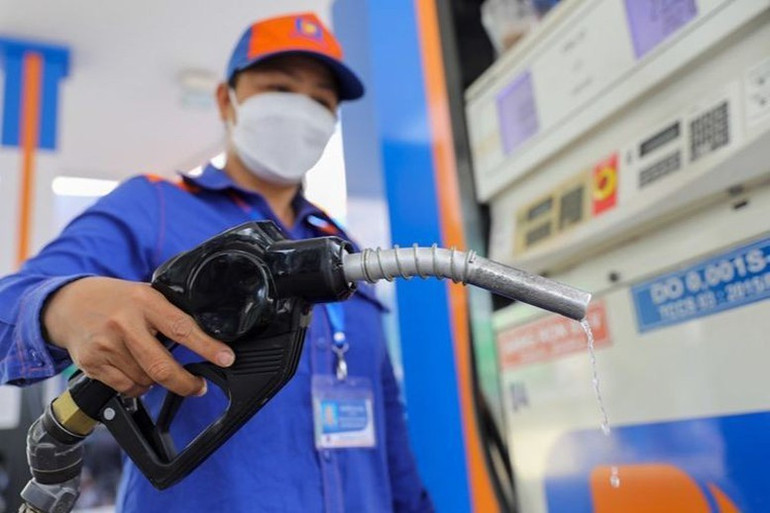 Thủ tướng chỉ đạo triển khai các giải pháp bảo đảm cung ứng xăng dầu cho sản xuất, kinh doanh và tiêu dùng của người dân, doanh nghiệp. Thủ tướng chỉ đạo triển khai các giải pháp bảo đảm cung ứng xăng dầu cho sản xuất, kinh doanh và tiêu dùng của người dân, doanh nghiệp.