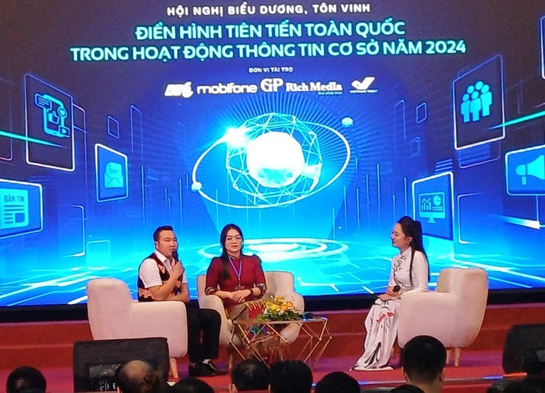 Các tuyên truyền viên cơ sở tham gia giao lưu tại hội nghị. Các tuyên truyền viên cơ sở tham gia giao lưu tại hội nghị.