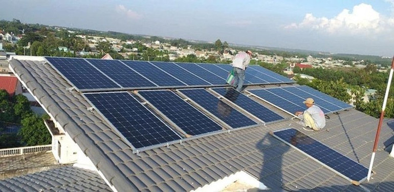 Điện mặt trời không dùng hết được bán lên hệ thống điện quốc gia nhưng không quá 20% công suất lắp đặt. Điện mặt trời không dùng hết được bán lên hệ thống điện quốc gia nhưng không quá 20% công suất lắp đặt.