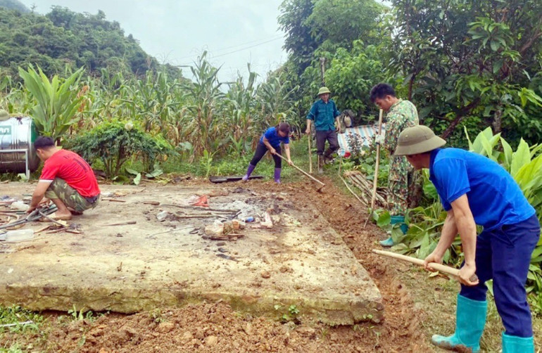 Hỗ trợ làm nhà “Đại đoàn kết” cho ông Triệu Văn Triểu, thôn Nà Lẹng. s4.jpg