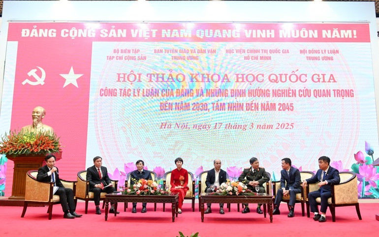 Phiên thảo luận bàn tròn tại Hội thảo. (Ảnh: THẾ ĐẠI) Phiên thảo luận bàn tròn tại Hội thảo. (Ảnh: THẾ ĐẠI)
