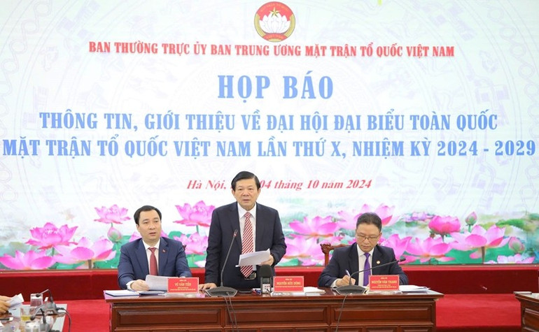Phó Chủ tịch Ủy ban Trung ương MTTQ Việt Nam Nguyễn Hữu Dũng phát biểu tại buổi họp báo. Phó Chủ tịch Ủy ban Trung ương MTTQ Việt Nam Nguyễn Hữu Dũng phát biểu tại buổi họp báo.