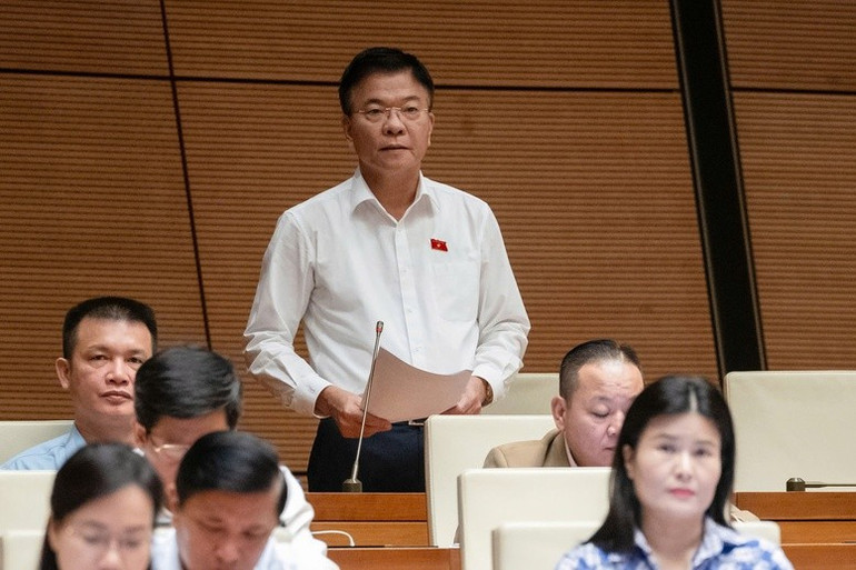 Phó Thủ tướng Lê Thành Long làm rõ một số vấn đề quan trọng trong lĩnh vực y tế tại phiên chất vấn Bộ trưởng Y tế Đào Hồng Lan, ngày 12/11 Phó Thủ tướng Lê Thành Long làm rõ một số vấn đề quan trọng trong lĩnh vực y tế tại phiên chất vấn Bộ trưởng Y tế Đào Hồng Lan, ngày 12/11
