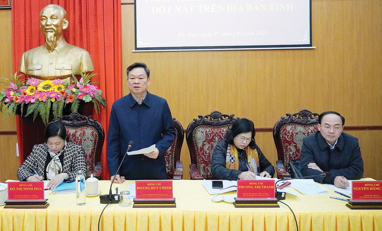Ban Chỉ đạo triển khai xóa nhà tạm, nhà dột nát tỉnh Bắc Kạn quyết liệt, sát sao trong công tác chỉ đạo, kiểm tra, giám sát tiến độ thực hiện. 32.jpg