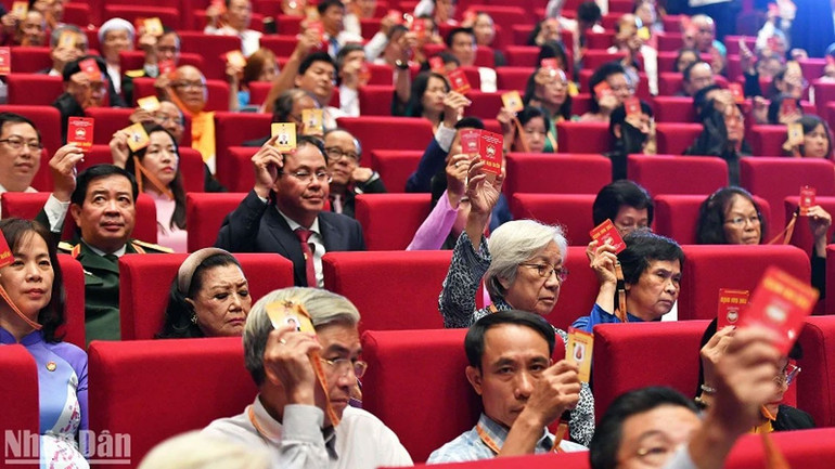 Các đại biểu biểu quyết thông qua danh sách 397 Ủy viên Ủy ban Trung ương Mặt trận Tổ quốc Việt Nam khóa X, nhiệm kỳ 2024-2029 tại Đại hội. 8-7572.jpg