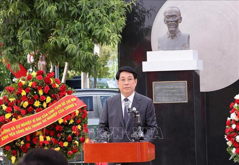 Chủ tịch nước Lương Cường phát biểu tại lễ dâng hoa trước Tượng đài Chủ tịch Hồ Chí Minh. Ảnh: TTXVN Chủ tịch nước Lương Cường phát biểu tại lễ dâng hoa trước Tượng đài Chủ tịch Hồ Chí Minh. Ảnh: TTXVN