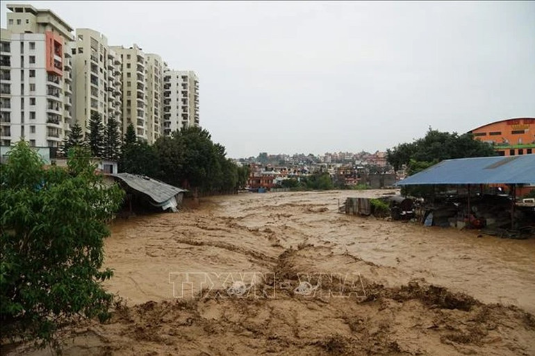 Mưa lớn gây ngập lụt tại Kathmandu, Nepal ngày 28/9/2024. Ảnh: THX/TTXVN 32.jpg