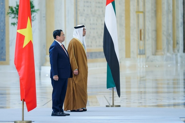 Phó Tổng thống UAE Sheikh Mansour Bin Zayed Al Nahyan chủ trì Lễ đón chính thức Thủ tướng Chính phủ Phạm Minh Chính. Phó Tổng thống UAE Sheikh Mansour Bin Zayed Al Nahyan chủ trì Lễ đón chính thức Thủ tướng Chính phủ Phạm Minh Chính.
