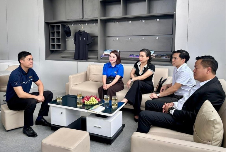 Hội Doanh nhân trẻ Bắc Kạn thường xuyên quan tâm, nắm bắt những khó khăn, thuận lợi của các hội viên. img-0052.jpg