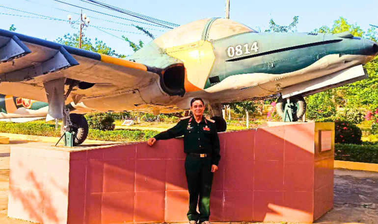 Thiếu tướng Triệu Văn Ngô thăm lại chiến trường xưa - Sân bay Thành Sơn. 821.jpg