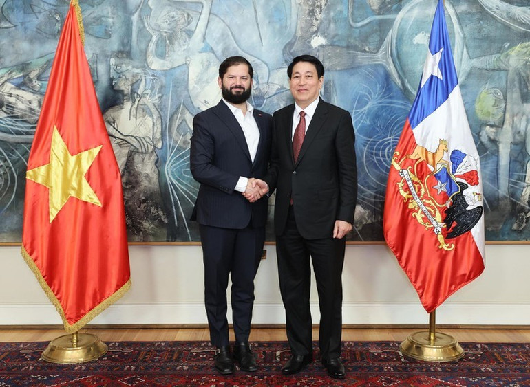 Chủ tịch nước Lương Cường và Tổng thống Chile Gabriel Boric Font chụp ảnh chung trước hội đàm - Ảnh: TTXVN Chủ tịch nước Lương Cường và Tổng thống Chile Gabriel Boric Font chụp ảnh chung trước hội đàm - Ảnh: TTXVN