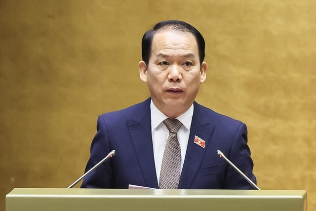Chủ nhiệm Ủy ban Pháp luật và Tư pháp Hoàng Thanh Tùng trình bày Báo cáo thẩm tra Chủ nhiệm Ủy ban Pháp luật và Tư pháp Hoàng Thanh Tùng trình bày Báo cáo thẩm tra