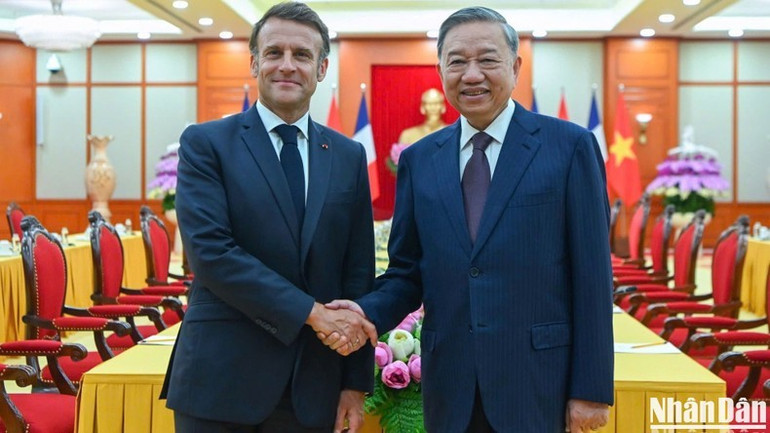 Tổng Bí thư Tô Lâm tiếp Tổng thống Pháp Emmanuel Macron. (Ảnh TRẦN HẢI) Tổng Bí thư Tô Lâm tiếp Tổng thống Pháp Emmanuel Macron. (Ảnh TRẦN HẢI)