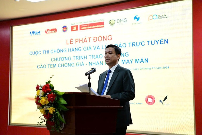 Đồng chí Phạm Đức Thái, Phó Tổng Biên tập Báo điện tử Đảng Cộng sản Việt Nam công bố Thể lệ Cuộc thi. Đồng chí Phạm Đức Thái, Phó Tổng Biên tập Báo điện tử Đảng Cộng sản Việt Nam công bố Thể lệ Cuộc thi.