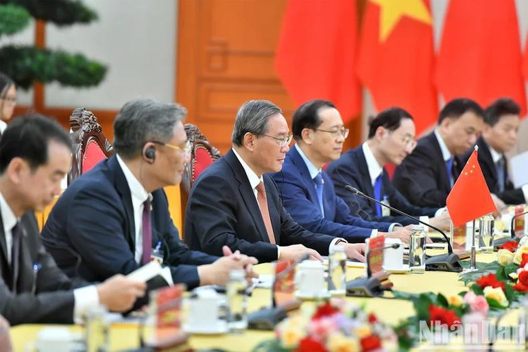 Thủ tướng Lý Cường và các đại biểu Trung Quốc tại buổi tiếp. (Ảnh: ĐĂNG KHOA) Thủ tướng Lý Cường và các đại biểu Trung Quốc tại buổi tiếp. (Ảnh: ĐĂNG KHOA)