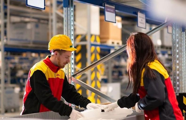 Với việc tích hợp các dịch vụ logistics trực tuyến, nền tảng này đã thiết lập một vòng dịch vụ toàn diện hỗ trợ các giao dịch trực tuyến của doanh nghiệp Việt Nam. Với việc tích hợp các dịch vụ logistics trực tuyến, nền tảng này đã thiết lập một vòng dịch vụ toàn diện hỗ trợ các giao dịch trực tuyến của doanh nghiệp Việt Nam.