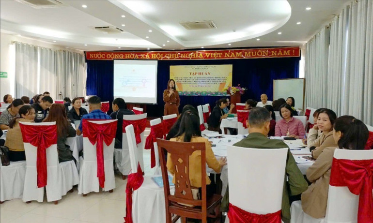 Sở LĐ-TB&XH tỉnh phối hợp với Vụ Bình đẳng giới (Bộ LĐ-TB&XH) tổ chức tập huấn về bình đẳng giới và phòng ngừa, ứng phó với bạo lực trên cơ sở giới. tap-huan.jpg