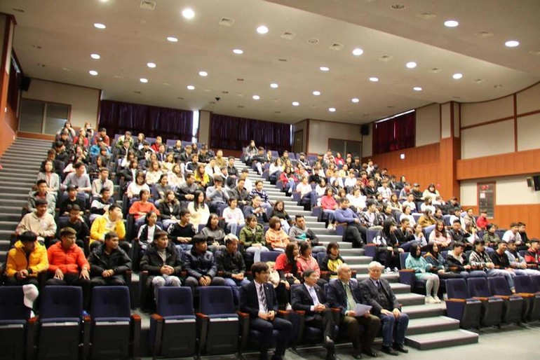 Học viên Việt Nam tại Đại học Incheon (Hàn Quốc). Ảnh minh họa: Mạnh Hùng/TTXVN 8.jpg