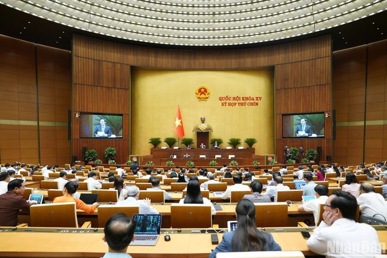 Quang cảnh phiên họp ở hội trường sáng 8/5. (Ảnh: DUY LINH) Quang cảnh phiên họp ở hội trường sáng 8/5. (Ảnh: DUY LINH)