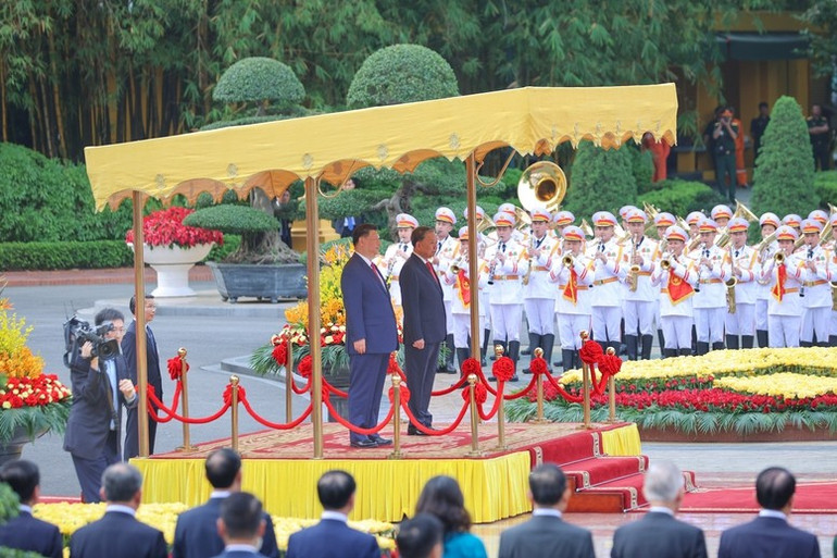 Lễ đón chính thức Tổng Bí thư, Chủ tịch nước Trung Quốc Tập Cận Bình được tổ chức trọng thể tại Phủ Chủ tịch theo nghi thức cao nhất dành đón Nguyên thủ quốc gia. Tổng Bí thư Tô Lâm chủ trì Lễ đón - Ảnh VGP/Nhật Bắc Lễ đón chính thức Tổng Bí thư, Chủ tịch nước Trung Quốc Tập Cận Bình được tổ chức trọng thể tại Phủ Chủ tịch theo nghi thức cao nhất dành đón Nguyên thủ quốc gia. Tổng Bí thư Tô Lâm chủ trì Lễ đón - Ảnh VGP/Nhật Bắc
