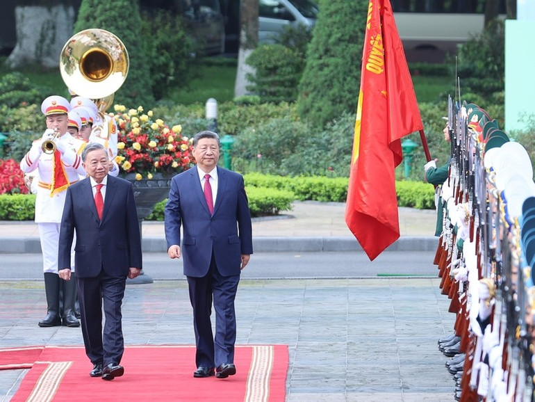 Tổng Bí thư Tô Lâm và Tổng Bí thư, Chủ tịch nước Trung Quốc Tập Cận Bình duyệt Đội Danh dự Quân đội nhân dân Việt Nam - Ảnh VGP/Nhật Bắc Tổng Bí thư Tô Lâm và Tổng Bí thư, Chủ tịch nước Trung Quốc Tập Cận Bình duyệt Đội Danh dự Quân đội nhân dân Việt Nam - Ảnh VGP/Nhật Bắc