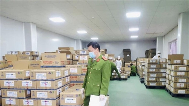 Cơ quan điều tra thu giữ hàng nghìn hộp sữa giả. (Ảnh: Bộ Công an) Cơ quan điều tra thu giữ hàng nghìn hộp sữa giả. (Ảnh: Bộ Công an)