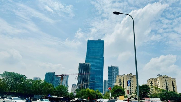 Nghị định 105/2025 có hiệu lực từ 1/7/2025 quy định rõ 44 loại cơ sở thuộc diện bắt buộc mua bảo hiểm cháy nổ. (Ảnh: HNV) chungcuhn-2497-3691.jpg