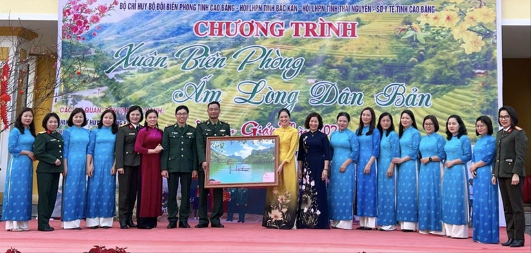 Hội LHPN tỉnh Bắc Kạn tham gia chương trình “Xuân biên phòng, ấm lòng dân bản” tại Cao Bằng năm 2024. don-bien-phong.jpg
