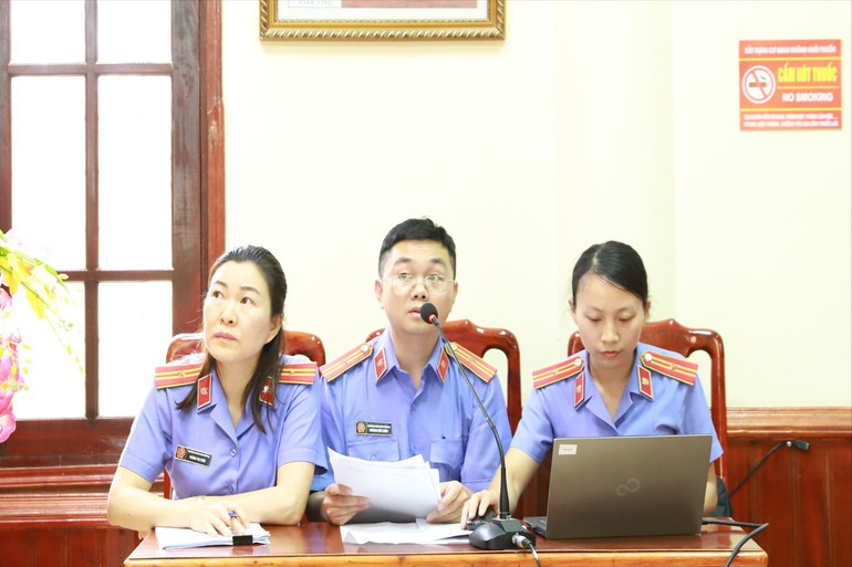 Phần thi thuyết trình của các đội. img-0536.jpg