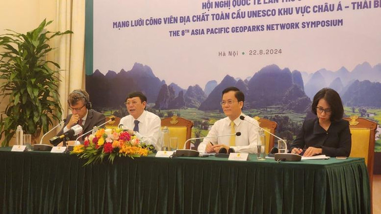Họp báo thông tin về Hội nghị quốc tế lần thứ 8 của Mạng lưới Công viên địa chất toàn cầu UNESCO khu vực Châu Á - Thái Bình Dương năm 2024 tại Cao Bằng Họp báo thông tin về Hội nghị quốc tế lần thứ 8 của Mạng lưới Công viên địa chất toàn cầu UNESCO khu vực Châu Á - Thái Bình Dương năm 2024 tại Cao Bằng