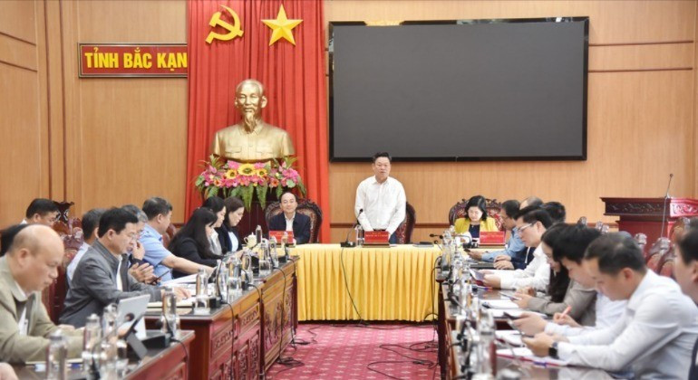 Thường trực Tỉnh ủy họp Ban Chỉ đạo, Tổ giúp việc về sắp xếp đơn vị hành chính và tổ chức bộ máy để quán triệt văn bản mới, triển khai nhiệm vụ trọng tâm trong thời gian tới. 212-nik-8051.jpg