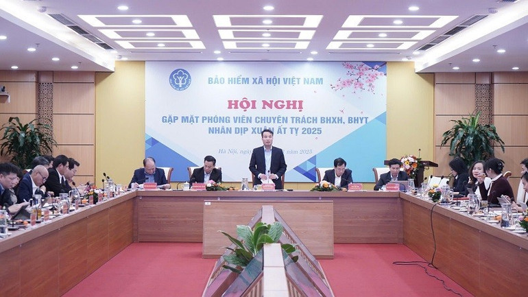 Lãnh đạo Bảo hiểm xã hội Việt Nam chủ trì Hội nghị gặp mặt đội ngũ phóng viên chuyên trách và thông tin về tình hình tổ chức thực hiện chính sách, pháp luật bảo hiểm xã hội, bảo hiểm y tế năm 2024. Lãnh đạo Bảo hiểm xã hội Việt Nam chủ trì Hội nghị gặp mặt đội ngũ phóng viên chuyên trách và thông tin về tình hình tổ chức thực hiện chính sách, pháp luật bảo hiểm xã hội, bảo hiểm y tế năm 2024.